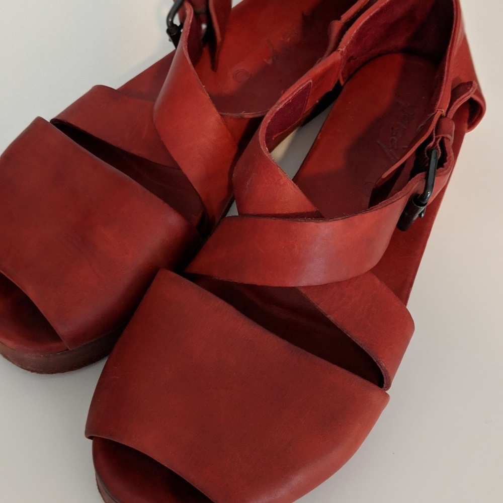 MARSÈLL red platform sandals